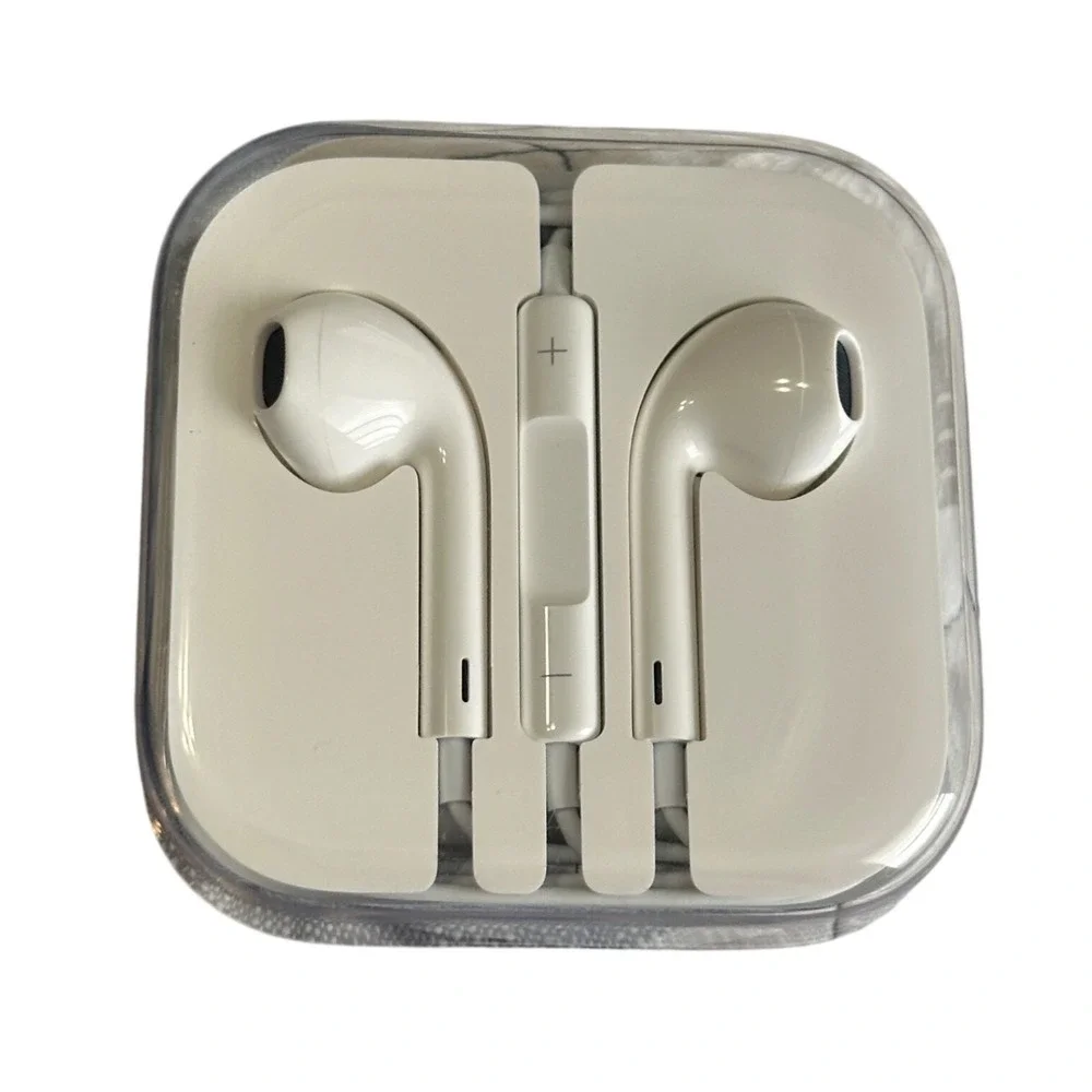 Apple EarPods with 3.5mm Headphone Plug Wired Earbuds MD827LL/A White Case